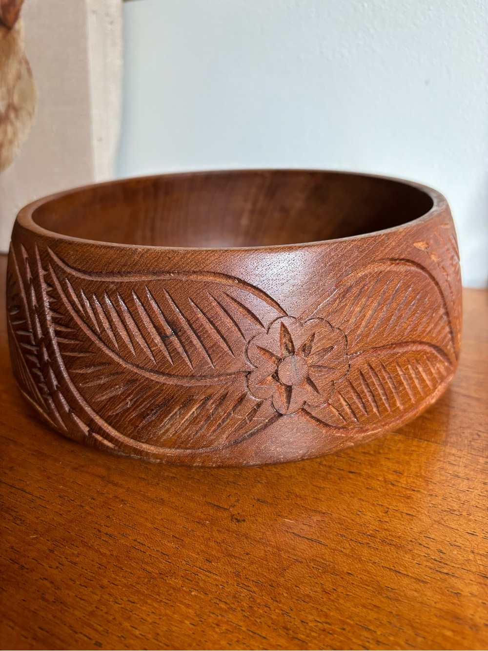 Vintage hand carved wooden bowl floral flower motif mid century 70s design fruit